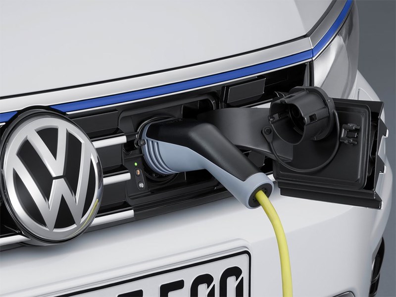 Volkswagen Passat GTE 2015 гдездо зарядки