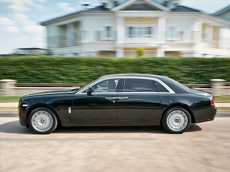 Rolls-Royce Ghost EWB 2013 вид сбоку