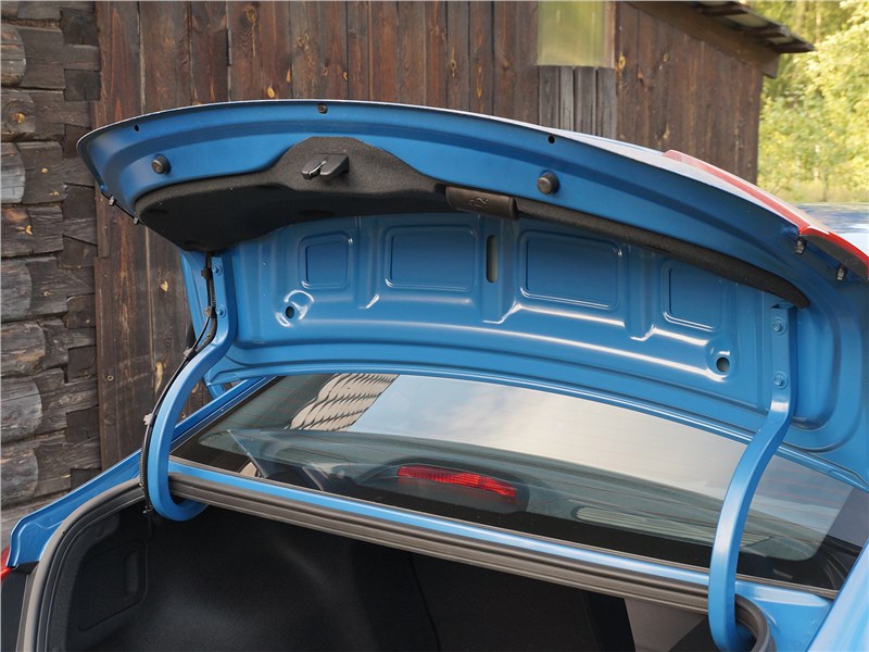 Hyundai Solaris (2020) крышка багажника