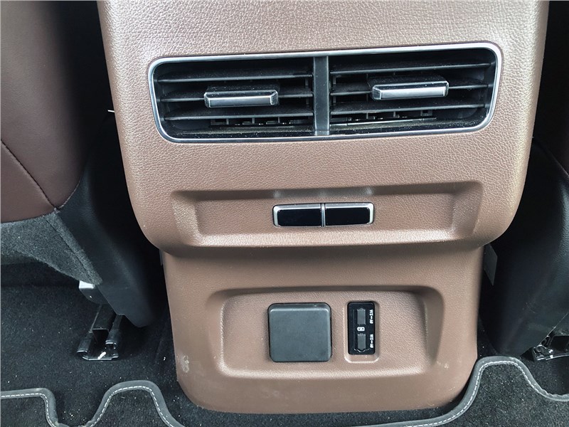Foton Tunland V7 (2024) второй ряд