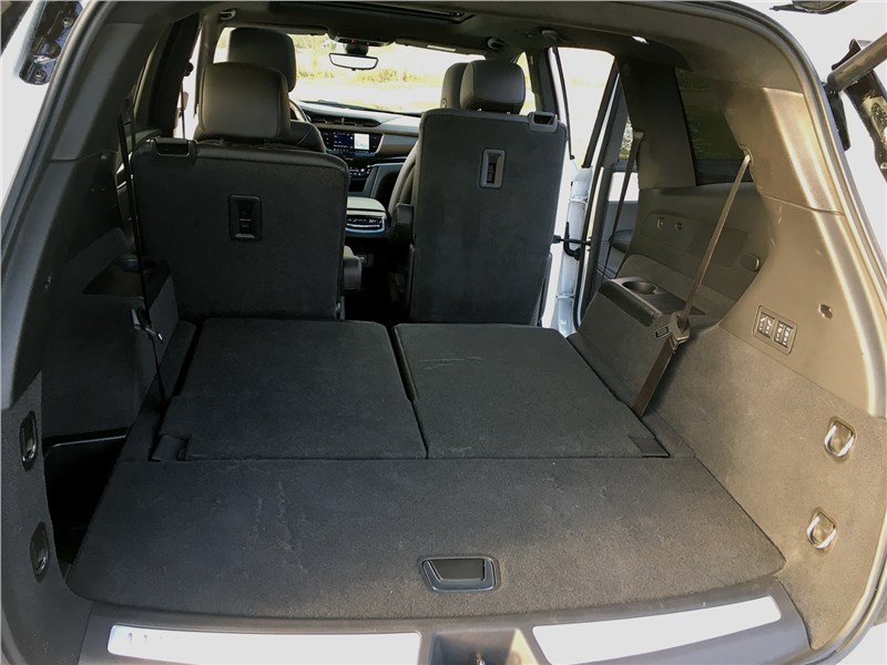 Cadillac XT6 2020 багажное отделение