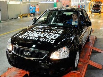 На «АвтоВАЗе» выпустили юбилейный экземпляр Lada Priora