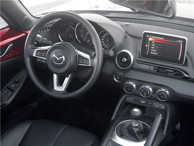 Mazda MX-5 2015 водительское место