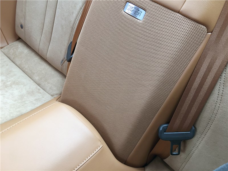 Lexus LC 500 (2021) задний диван