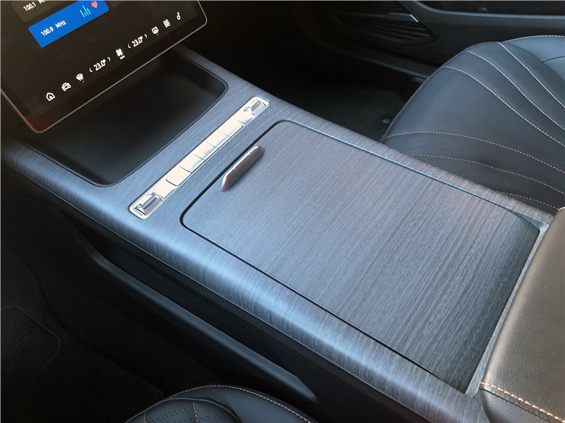 Geely Preface (2024) центральная консоль