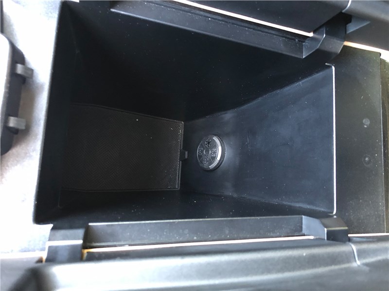 Evolute i-Space (2024) бокс подлокотника