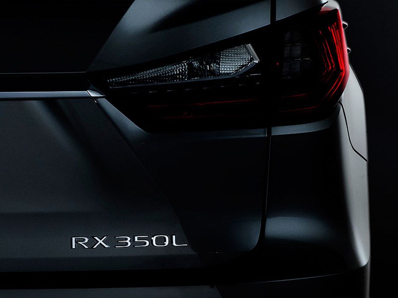Lexus назвал дату премьеры семиместного кроссовера RX