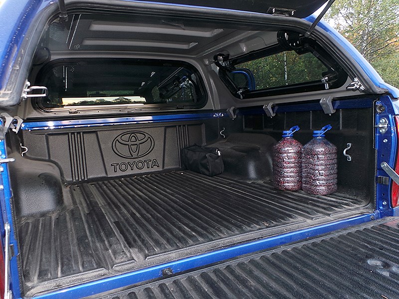 Toyota HiLux 2016 багажное отделение