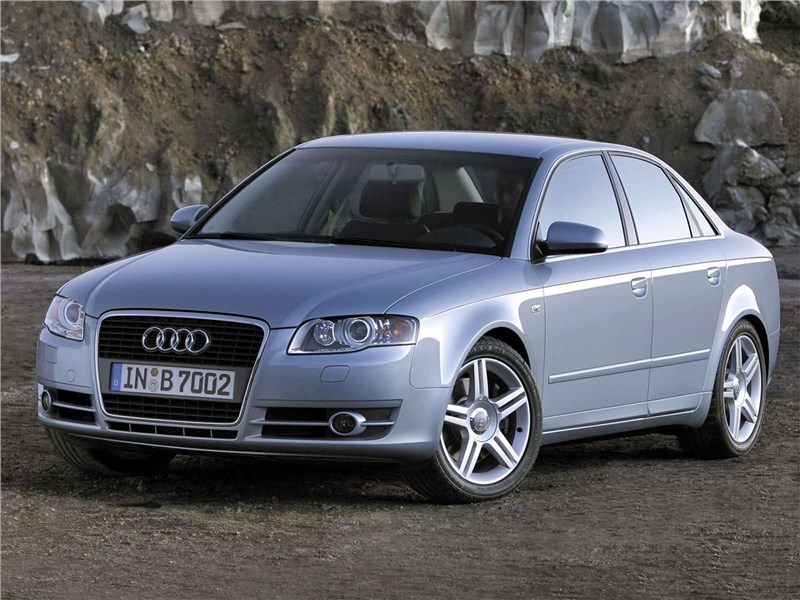 Audi A4 2005 вид спереди сбоку