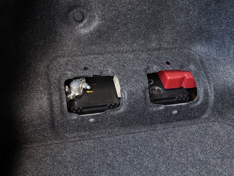 Infiniti Q50S Hybrid 2013 багажное отделение