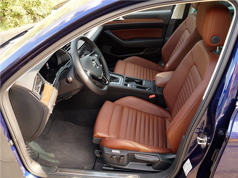 Volkswagen Passat 2015 передние кресла