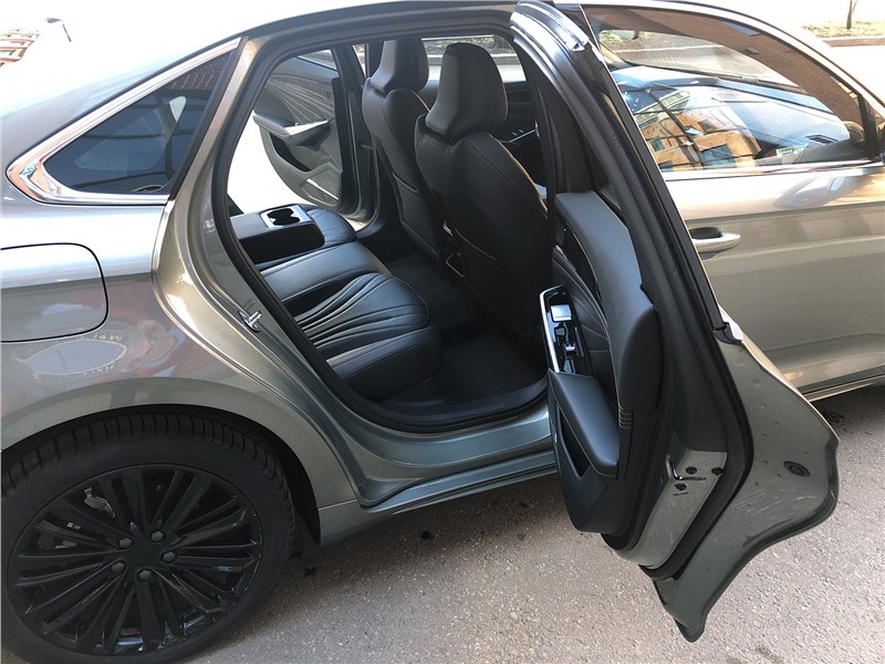 Geely Preface (2024) задний ряд