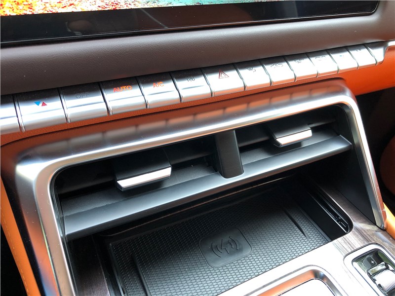 Foton Tunland V9 (2025) площадка беспроводной зарядки