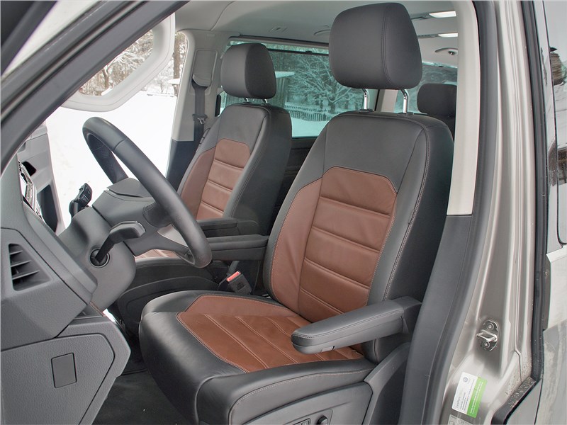 Volkswagen Multivan (2019) передние кресла
