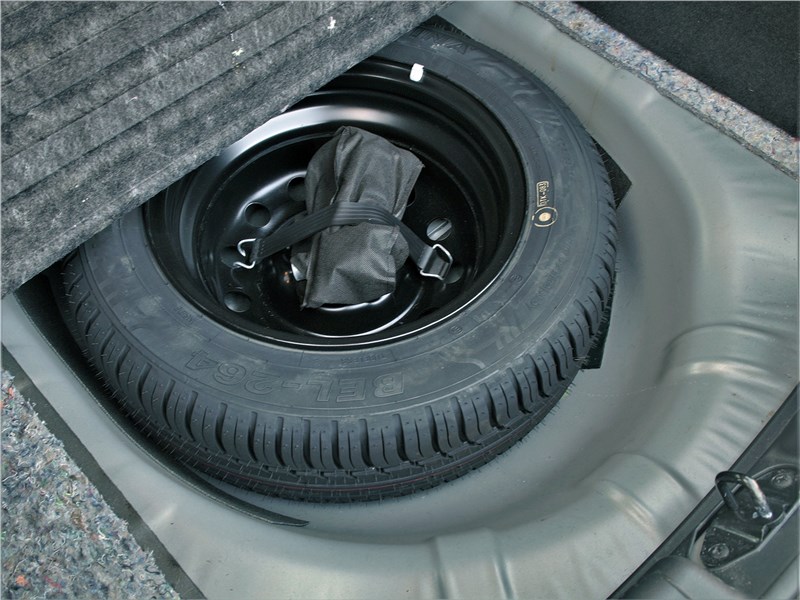 Lada Granta (2019) запасное колесо