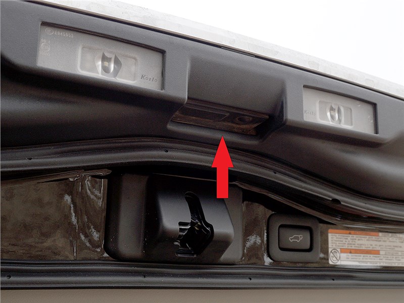 Lexus LX 2016 багажное отделение