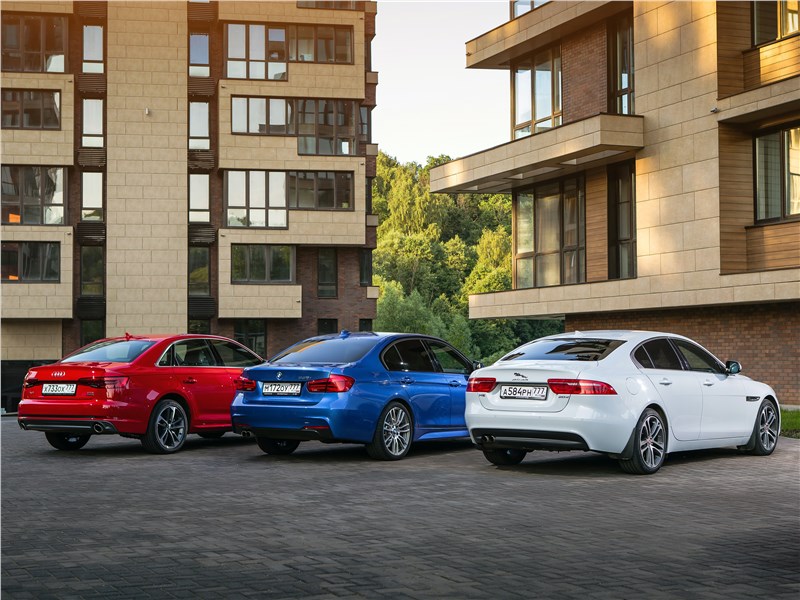 Audi A4 2016, BMW 3 2016, Jaguar XE 2016 вид сзади