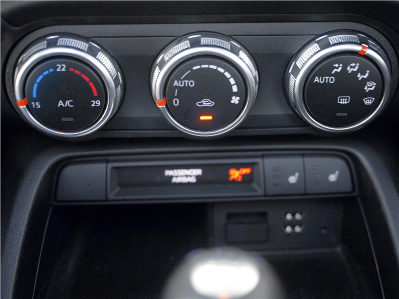 Mazda MX-5 2015 управление климатом
