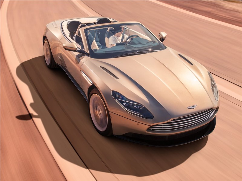 Aston Martin DB11 Volante 2019 вид спереди сверху