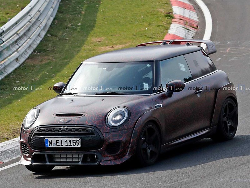 Новый Mini Cooper JCW GP засняли во время тестов на "Нюрбургринге"