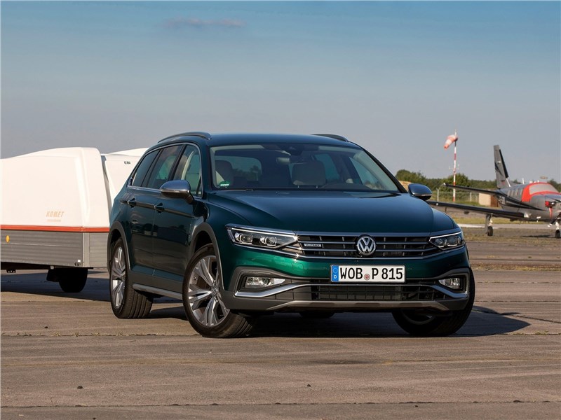 Volkswagen Passat Alltrack 2020 вид спереди