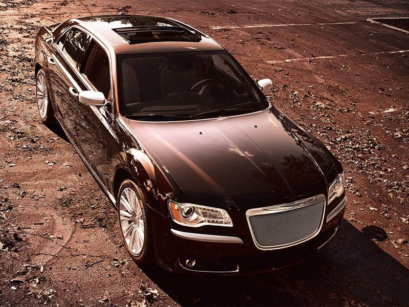 В России начались продажи нового Chrysler 300C