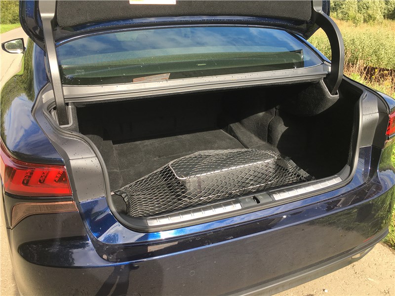 Lexus LS 500 (2021) багажное отделение