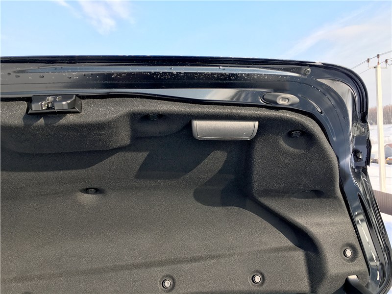 Toyota Camry (2021) крышка багажника