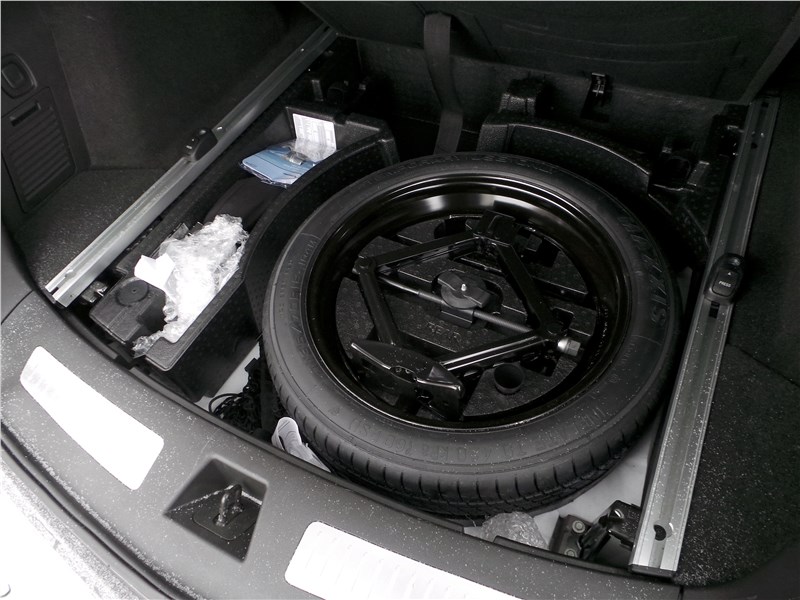 Cadillac XT5 2017 багажное отделение