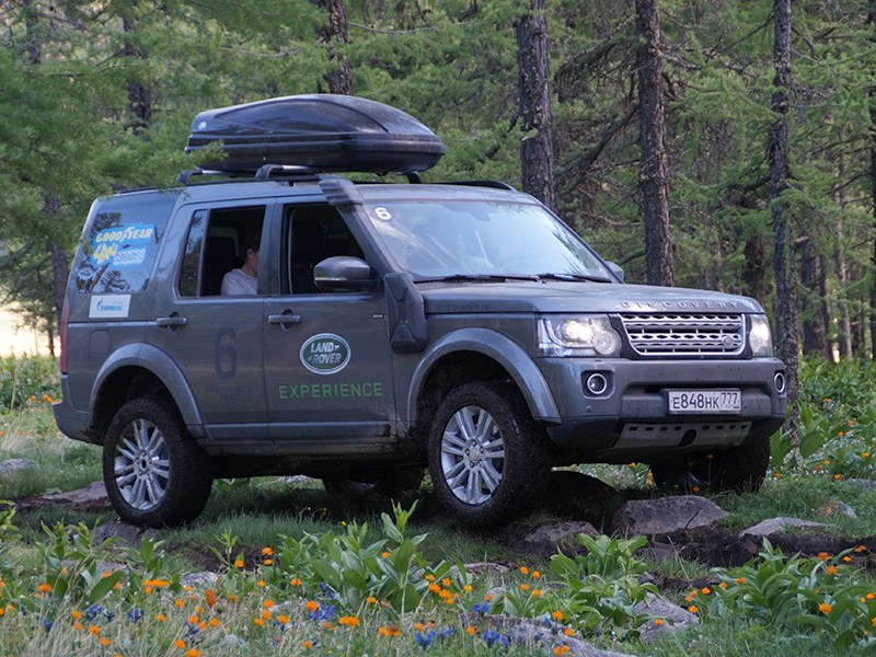 Land Rover Discovery 2014 вид сбоку