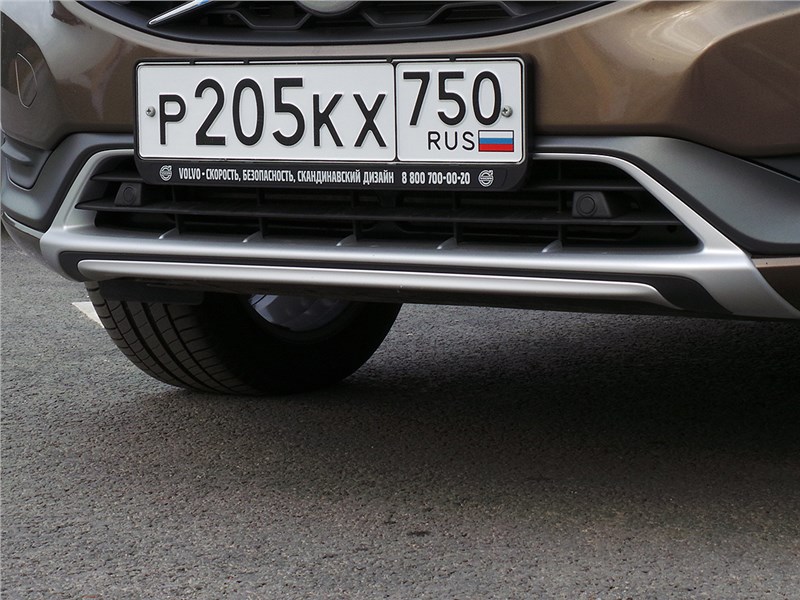 Volvo V60 Cross Country 2015 серебристые накладки 