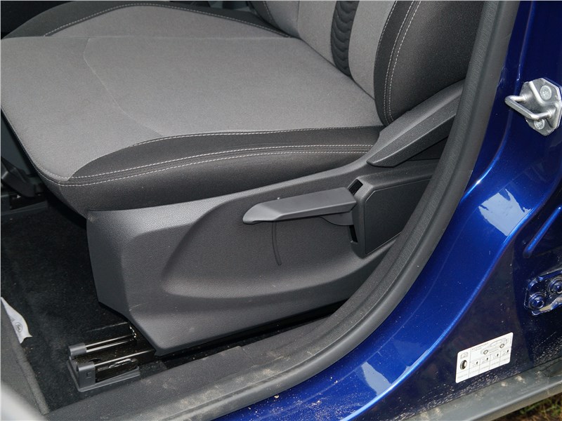 Ford EcoSport 2013 передние кресла