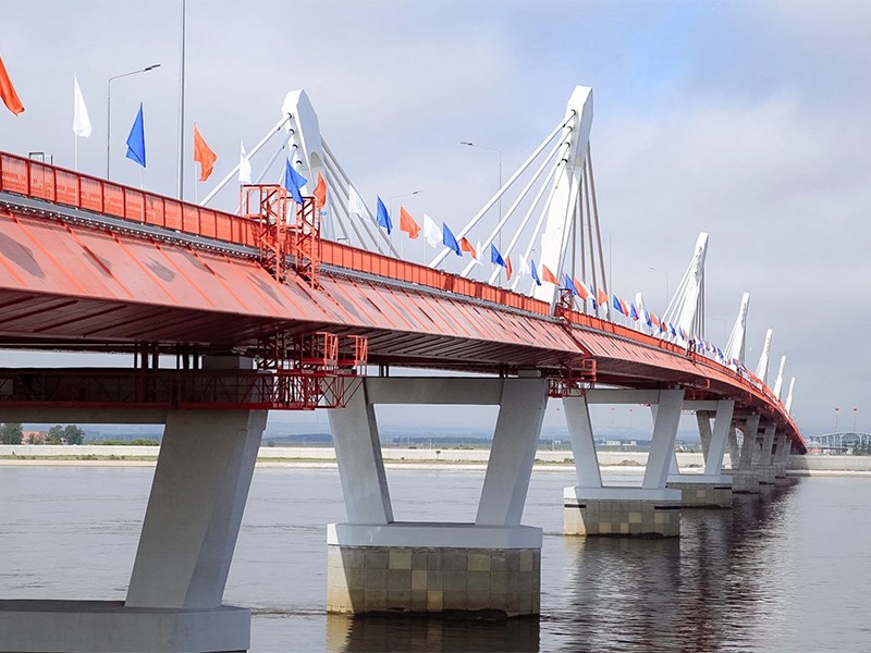 Запущено движение по мосту между Россией и Китаем