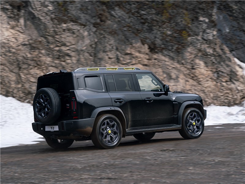 Jetour T2 2.0T 8AT (2024) вид сзади сбоку
