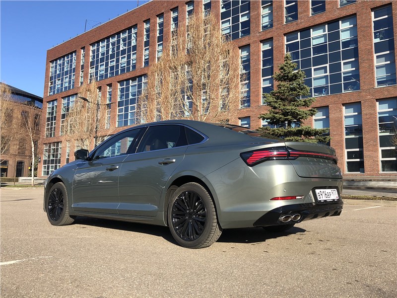 Geely Preface (2024) вид сзади