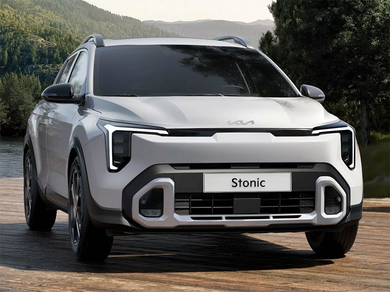 Бензиновый кроссовер Kia Stonic после обновления стал похож на электрокар