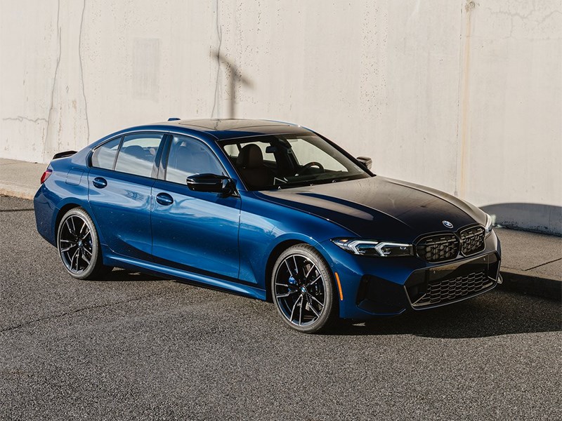 BMW отметила 50-летие 3 Series выпуском юбилейной M340i в ретро-цветах