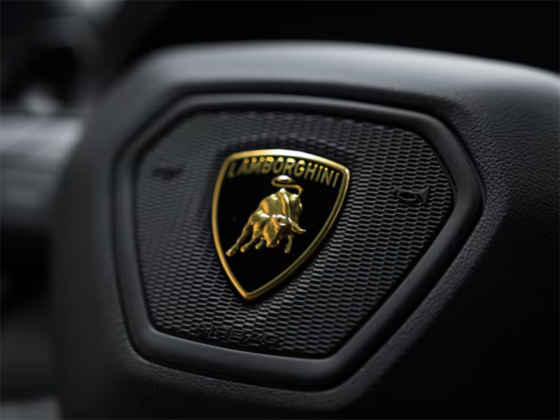 Lamborghini отказалась спешить с электромобилями и сделала ставку на гибриды