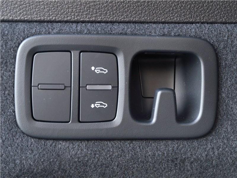 Audi Q7 S-Line 2016 багажное отделение