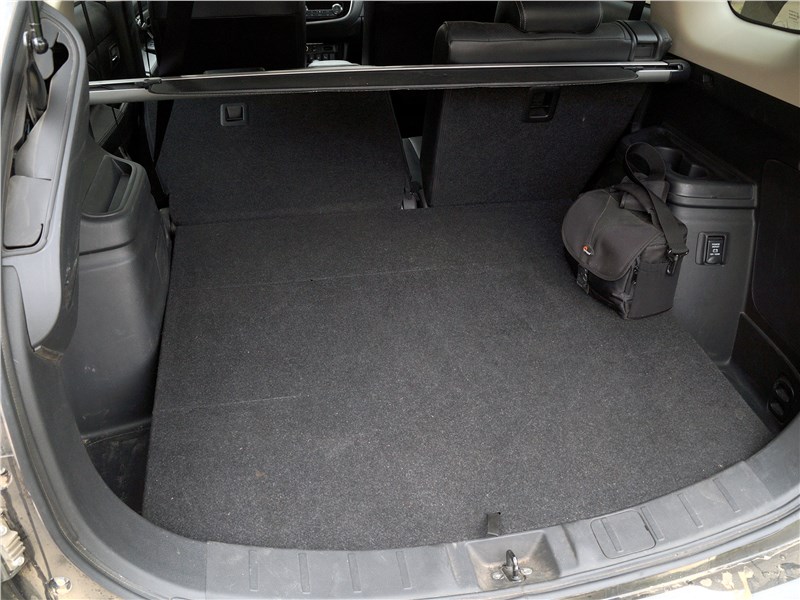 Mitsubishi Outlander 2016 багажное отделение