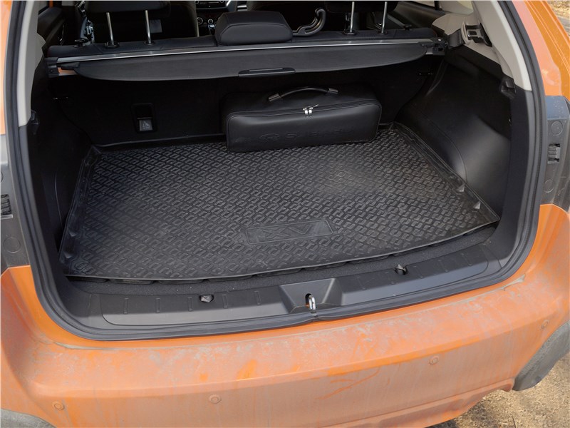 Subaru XV 2018 багажное отделение