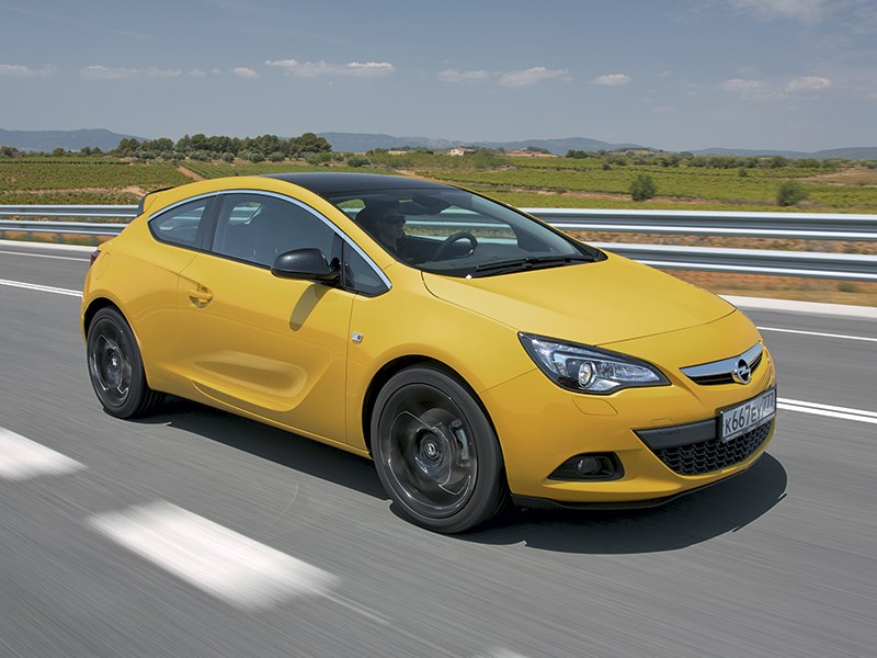 Opel Astra GTC 2014 вид спереди сбоку
