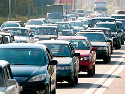 Общий автопарк России растет, несмотря на падение авторынка