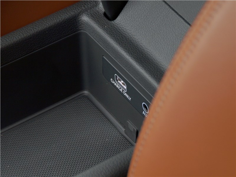 Audi A4 allroad quattro 2016 Центральный бокс-подлокотник