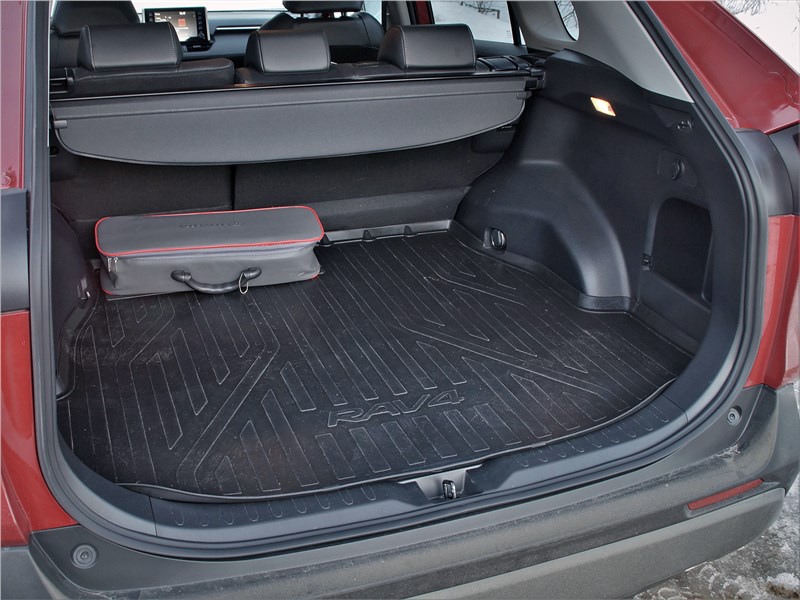 Toyota RAV4 (2019) багажное отделение
