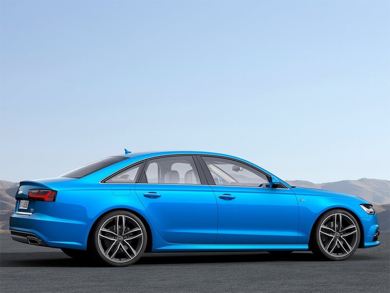 Audi A6 2015 вид сбоку