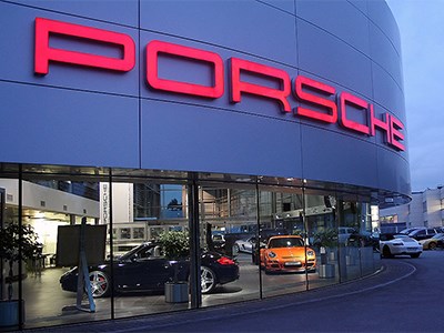 Немецкий премиальный бренд Porsche наращивает продажи