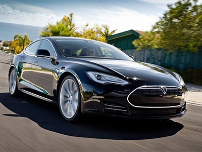 Tesla Model S оказался самым востребованным электрокаром в России
