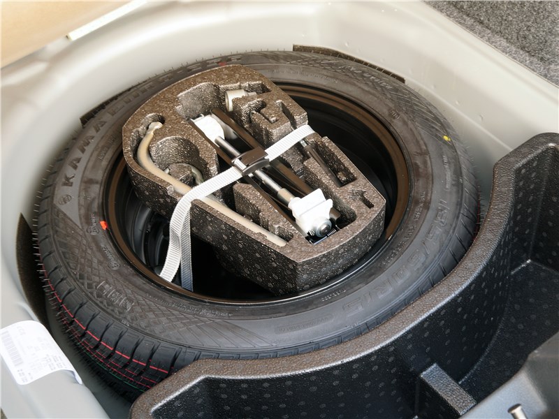 Volkswagen Polo GT 2016 запасное колесо