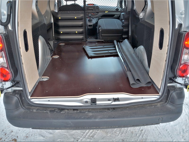 Peugeot Partner Tepee (2016) багажное отделение